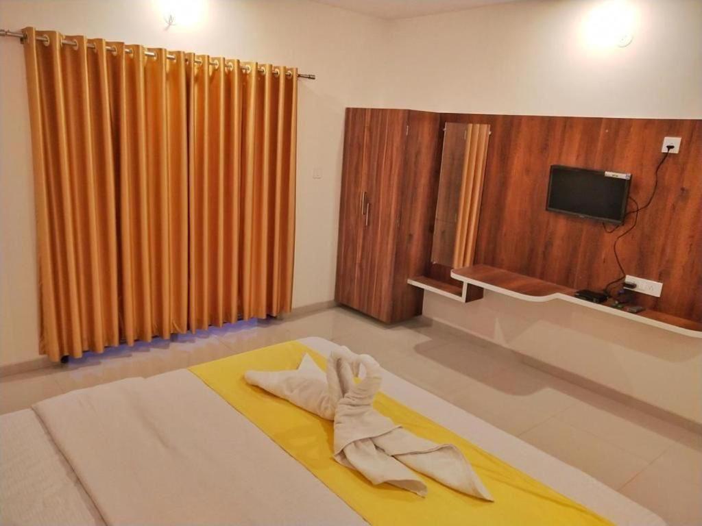 Hotel Magic Mountain,มหาบาเลชวาร์ ภายนอก รูปภาพ
